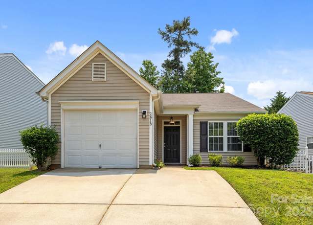 Property at 2618 Oasis Ln, Charlotte, NC 28214, 3 beds, 2 baths