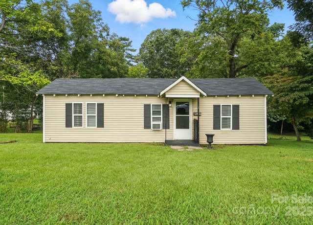 Property at 505 Park Cir, Lowell, NC 28012, 2 beds, 1 bath