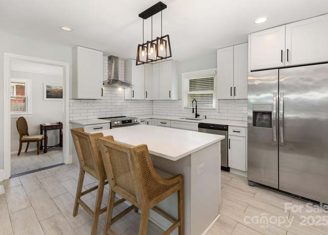 Property at 3615 Kempton Pl, Charlotte, NC 28208, 3 beds, 1 bath