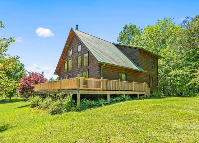 Property at 102 Brookview Ln, Whittier, NC 28789, 2 beds, 2.5 baths
