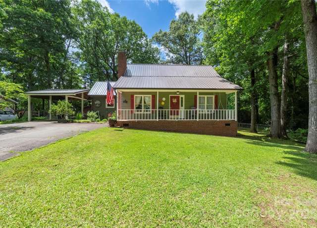 Property at 515 Holly Cir, Mount Holly, NC 28120, 3 beds, 2.5 baths