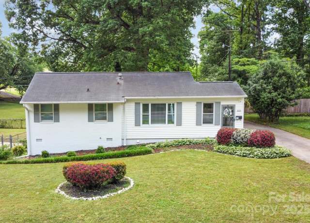 Property at 3231 Eastwood Dr, Charlotte, NC 28205, 3 beds, 2 baths
