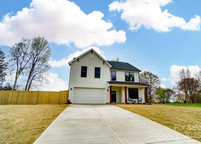 Property at 9615 Riviera Dr, Sherrills Ford, NC 28673, 4 beds, 3 baths