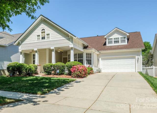 Property at 1027 Feather Oak Ln, Matthews, NC 28104, 4 beds, 3 baths
