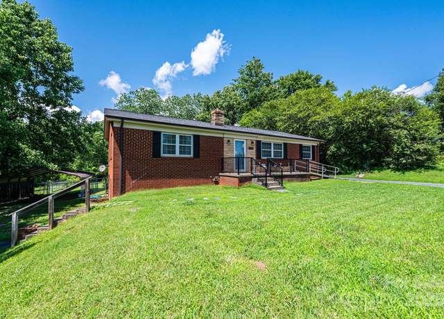 Property at 559 15th Ave SE, Hickory, NC 28602, 2 beds, 2 baths