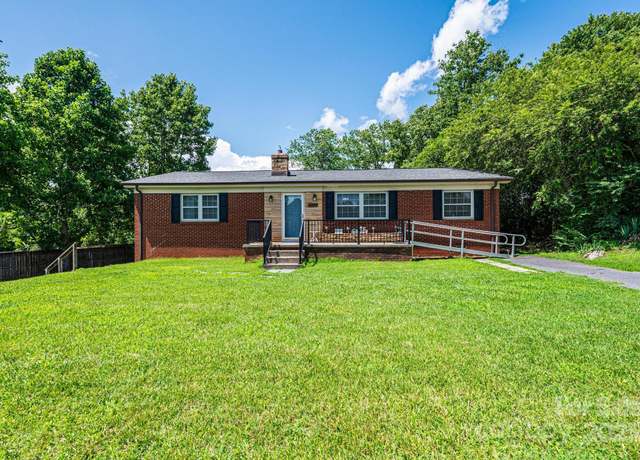 Property at 559 15th Ave SE, Hickory, NC 28602, 2 beds, 2 baths