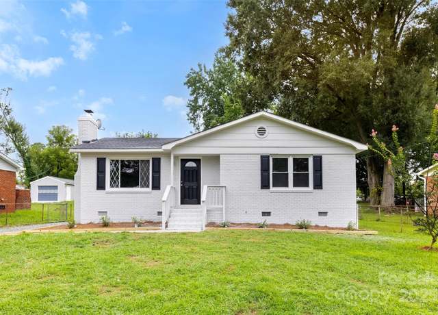 Property at 4700 Pineleaf Dr, Charlotte, NC 28269, 3 beds, 1 bath