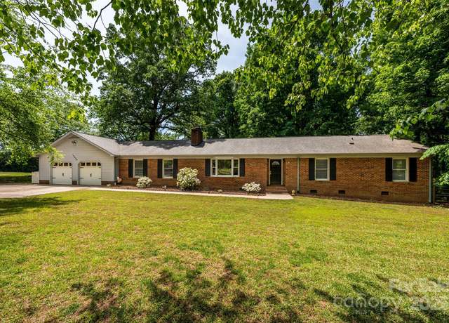 Property at 13030 Mayes Rd, Huntersville, NC 28078, 3 beds, 2.5 baths