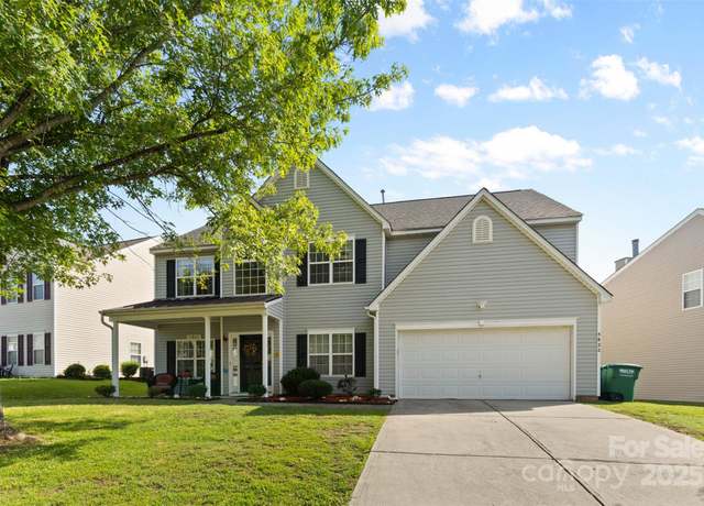 Property at 5822 Parkstone Dr, Matthews, NC 28104, 4 beds, 3.5 baths