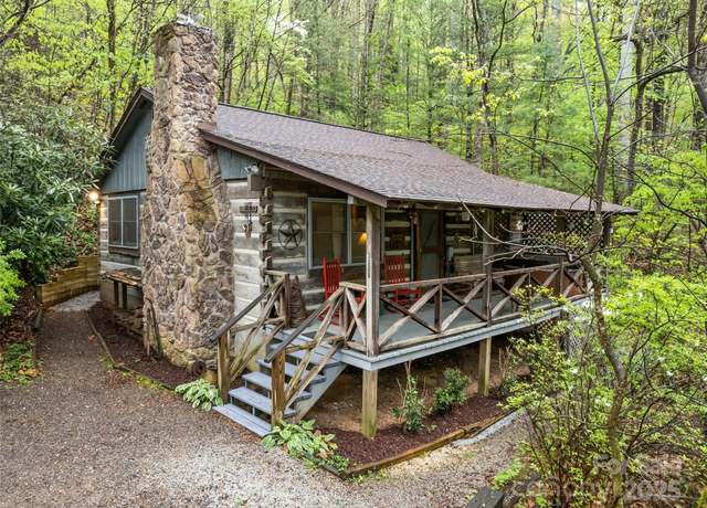 Property at 32 Log Cabin Dr, Maggie Valley, NC 28751, 2 beds, 1 bath
