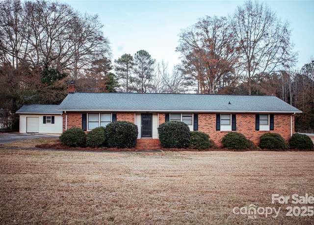 Property at 1708 Dogwood Ln, Lancaster, SC 29720, 3 beds, 2 baths