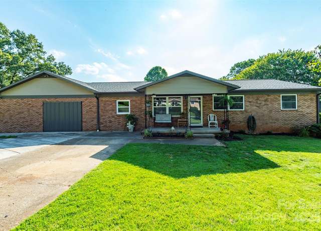 Property at 39 N Pershing Rd, Asheville, NC 28805, 3 beds, 2 baths