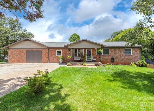 Property at 39 N Pershing Rd, Asheville, NC 28805, 3 beds, 2 baths