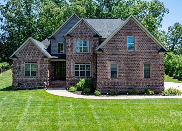 Property at 73 41st Ave NW, Hickory, NC 28601, 5 beds, 3 baths