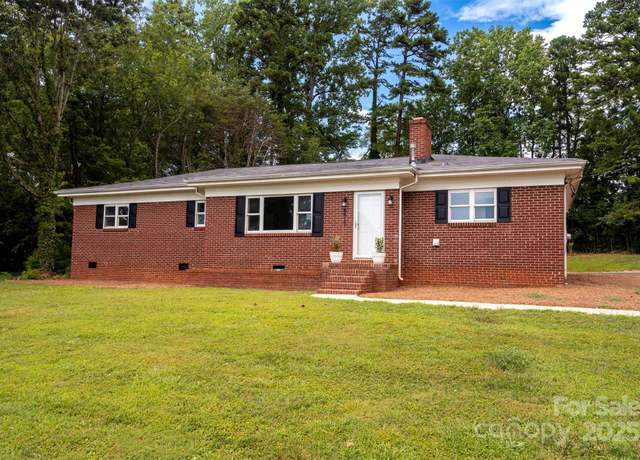 Property at 6517 Elmwood Cir, Charlotte, NC 28214, 2 beds, 1 bath