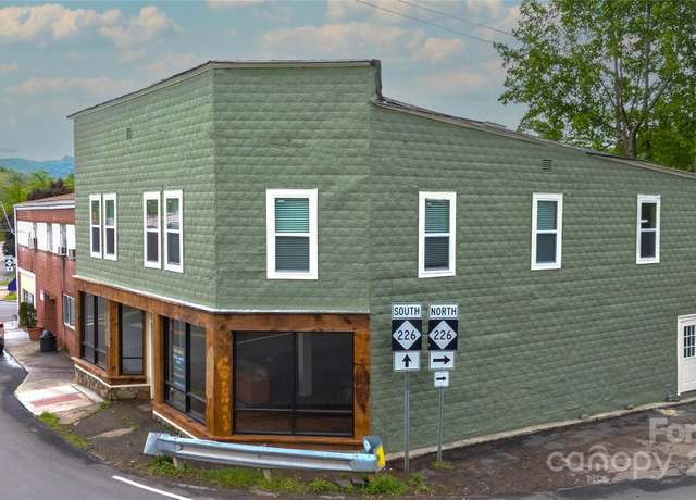 Property at 23 N 226 Hwy, Bakersville, NC 28705, 3 beds, 2.5 baths