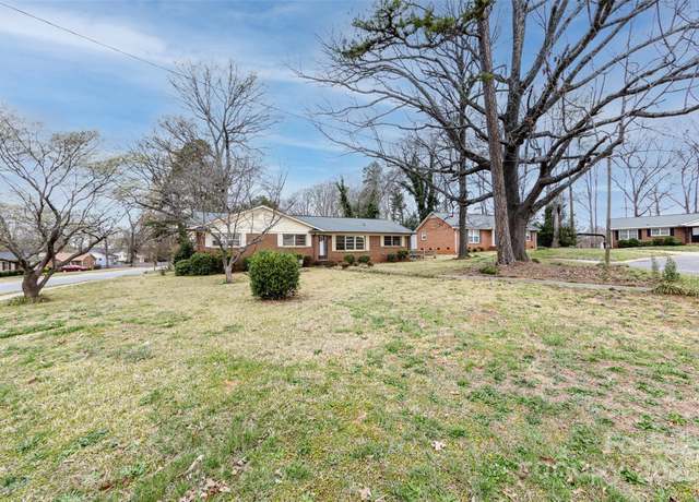 Property at 4601 Mendham Dr, Charlotte, NC 28215, 3 beds, 2 baths