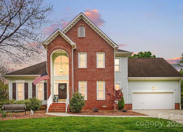 Property at 1214 Foxfield Rd, Waxhaw, NC 28173, 5 beds, 2.5 baths