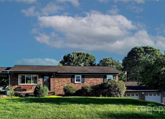 Property at 1515 Fairway Acres Rd, Lenoir, NC 28645, 3 beds, 1.5 baths