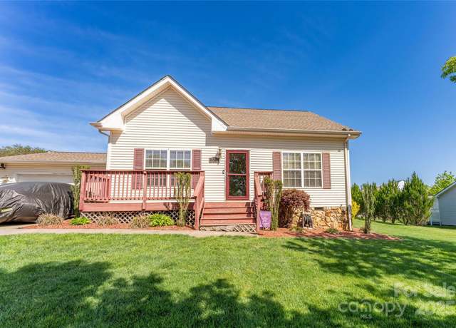 Property at 1556 Berkshire Dr, Newton, NC 28658, 3 beds, 2 baths