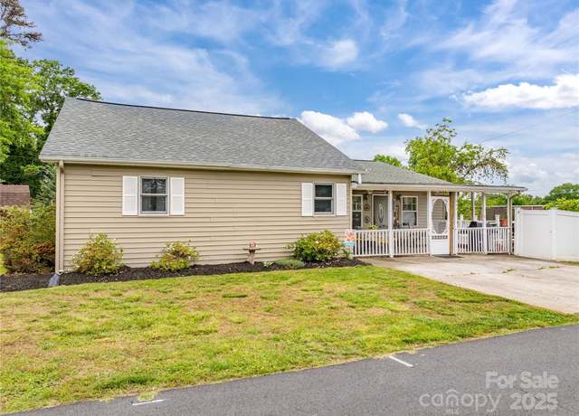 Property at 804 Rostan St SE, Valdese, NC 28690, 3 beds, 3 baths