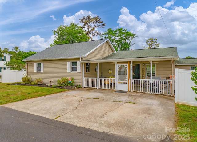 Property at 804 Rostan St SE, Valdese, NC 28690, 3 beds, 3 baths