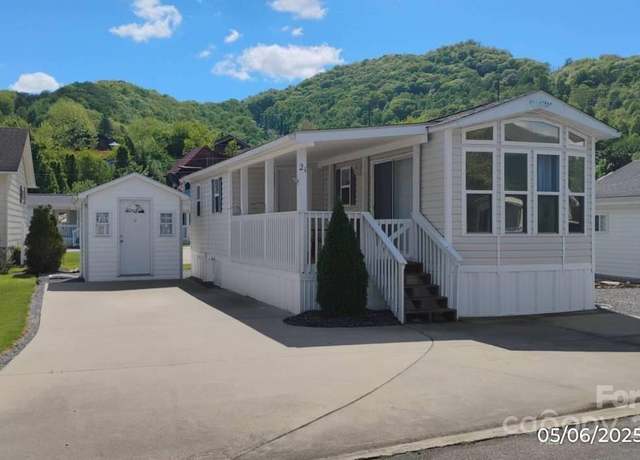 Property at 21 Strollers Ln, Waynesville, NC 28785, 2 beds, 1.5 baths