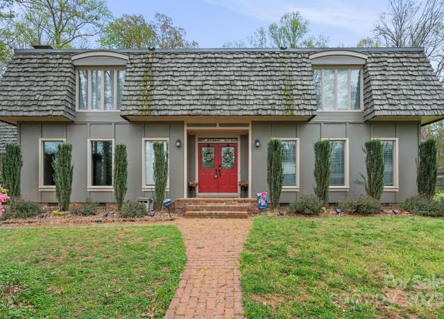 Property at 242 Magnolia Ave, Mocksville, NC 27028, 5 beds, 4 baths