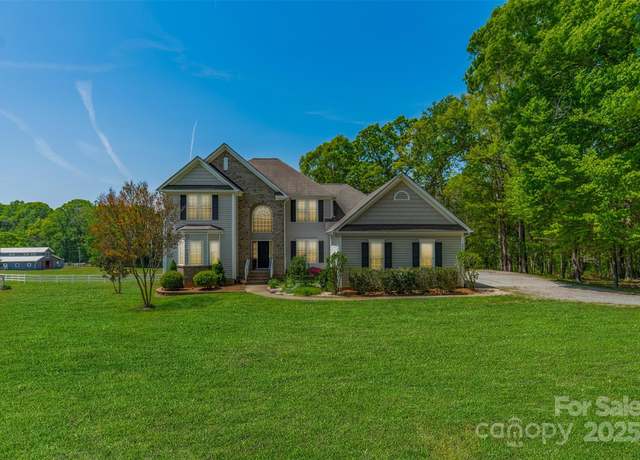 Property at 228 Red Dog Dr, Mooresville, NC 28115, 4 beds, 3.5 baths
