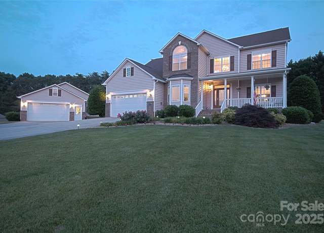 Property at 100 Oakwood Meadow Dr, Mooresville, NC 28115, 4 beds, 3 baths