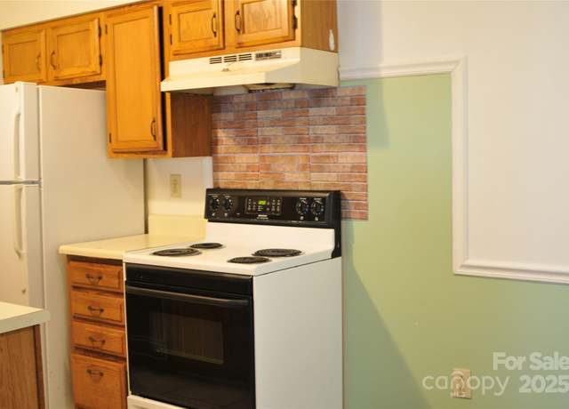 Property at 9601-A Vinca Cir, Charlotte, NC 28213, 2 beds, 2 baths