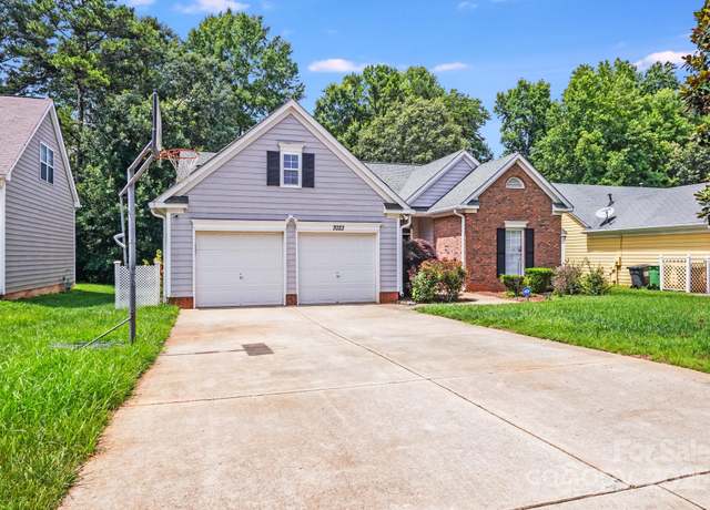 Property at 7033 Spandril Ln, Charlotte, NC 28215, 3 beds, 2 baths