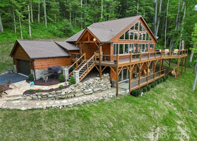 Property at 85 Iga Trl, Maggie Valley, NC 28751, 4 beds, 3.5 baths