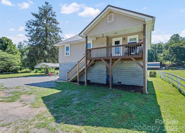 Property at 5107 Pisgah Dr, Canton, NC 28716, 3 beds, 1 bath