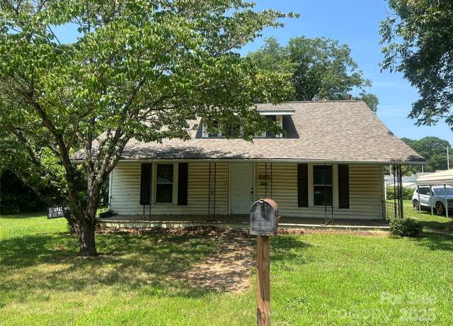 Property at 1014 8th St, Statesville, NC 28677, 2 beds, 1 bath