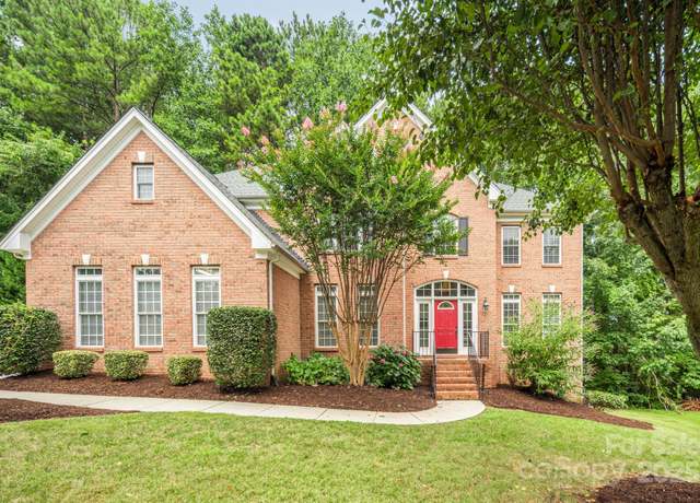 Property at 2747 Olympus Dr, Charlotte, NC 28214, 5 beds, 4 baths
