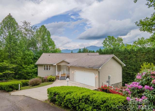 Property at 132 Mountain Cir, Franklin, NC 28734, 3 beds, 2.5 baths
