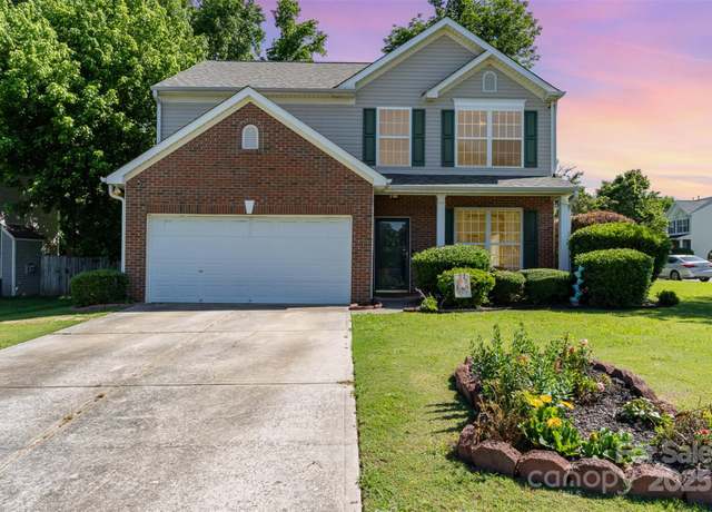 Property at 2206 Waters Trail Dr, Charlotte, NC 28216, 4 beds, 2.5 baths