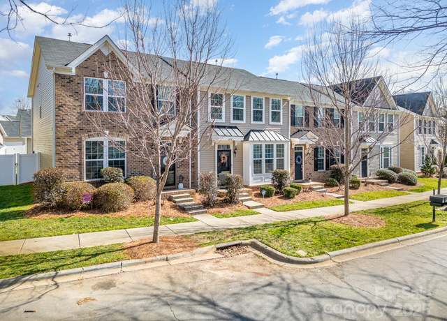 Property at 6830 Colonial Garden Dr, Huntersville, NC 28078, 3 beds, 2.5 baths