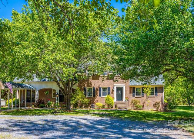 Property at 1774 Hwy 55 Hwy E, Clover, SC 29710, 4 beds, 2.5 baths