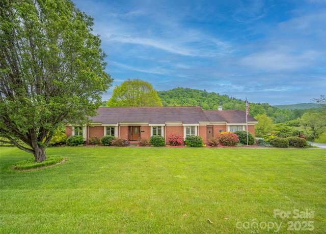 Property at 24 Beaumont Dr, Hendersonville, NC 28739, 2 beds, 2 baths