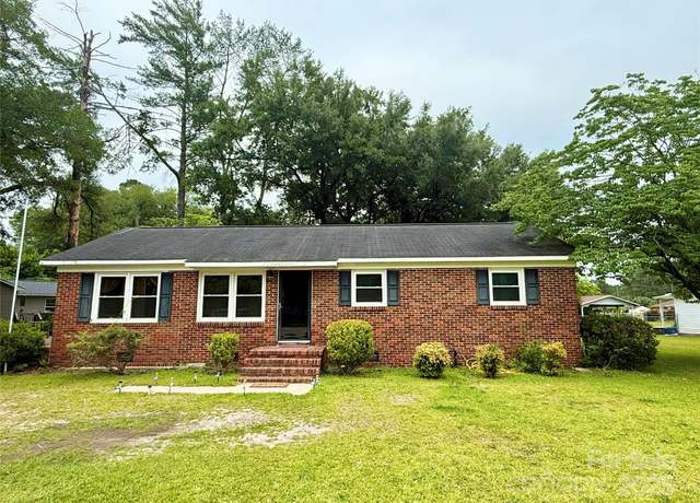 Property at 101 Windsor Dr, Cheraw, SC 29520, 4 beds, 1 bath