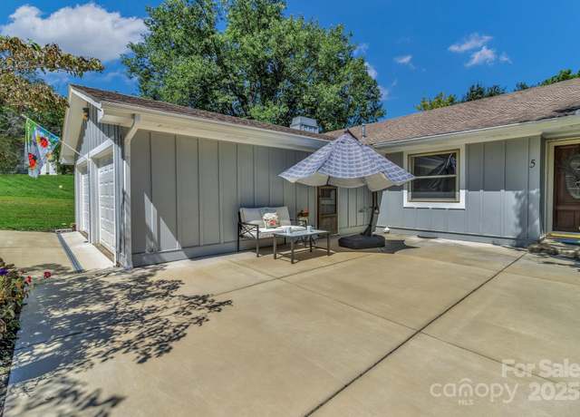 Property at 5 Fairway Dr, Arden, NC 28704, 3 beds, 2 baths