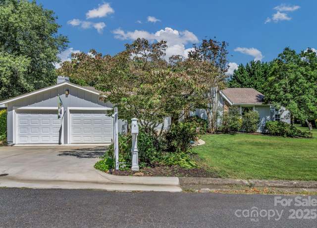 Property at 5 Fairway Dr, Arden, NC 28704, 3 beds, 2 baths