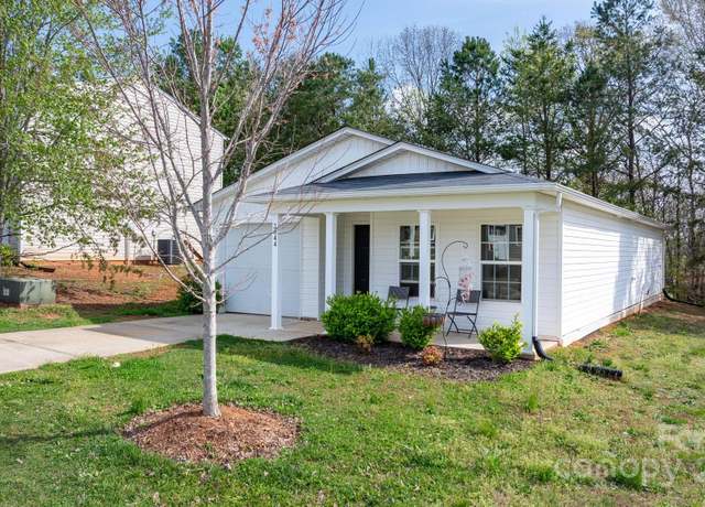 Property at 3944 Hemingway Dr NW, Hickory, NC 28601, 4 beds, 2 baths