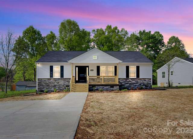 Property at 3315 15th Ave SW, Hickory, NC 28602, 3 beds, 2 baths