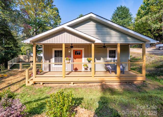 Property at 103 Wimberly Rd, Swannanoa, NC 28778, 3 beds, 2 baths