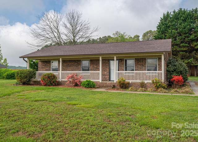 Property at 1663 Smyre Farm Rd #5, Newton, NC 28658, 2 beds, 1.5 baths