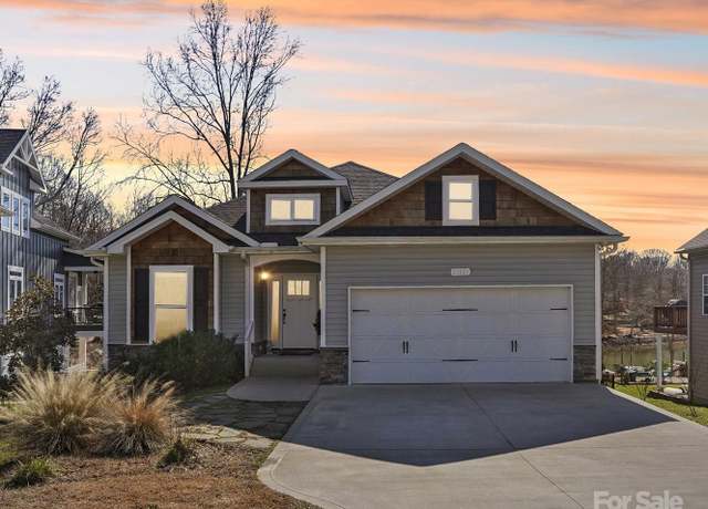Property at 21610 Rio Oro Dr, Cornelius, NC 28031, 5 beds, 3.5 baths