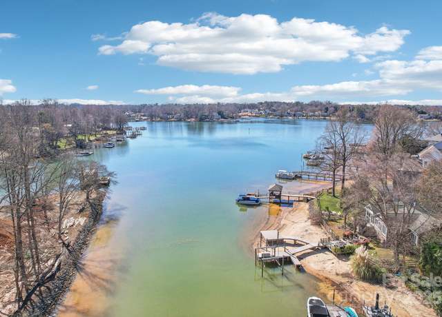 Property at 21610 Rio Oro Dr, Cornelius, NC 28031, 5 beds, 3.5 baths